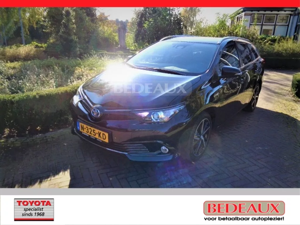 Toyota Auris 1.8 Hybrid CVT Dynamic Team bij Toyota specialist, rijklaar met 12 maanden Bovag garantie !