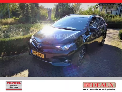 Toyota Auris 1.8 Hybrid CVT Dynamic Team bij Toyota specialist, rijklaar met 12 maanden Bovag garantie !