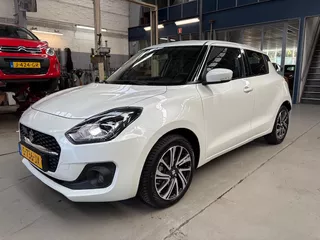 SUZUKI Swift 1.2 DualJet 83pk Smart Hybrid Style | Navigatie | Apple carplay / Android auto | Climate control | All season banden | NAP | Rijklaar prijs!