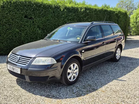 Volkswagen Passat 2.0 VARIANT Comfortline | Clima | CV | Cruise | Radio Bluetooth