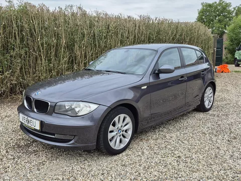 BMW 1-Serie (e87) 2.0L 118 5DRS | Stoelverwarming | LM Velgen | Elek. Pakket | CV | Trekhaak