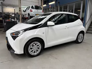 TOYOTA Aygo 1.0 VVT-i 72pk 5D x-play |  Apple carplay / Android auto | Camera | Parkeersensoren | Airco | NAP | Rijklaar prijs!