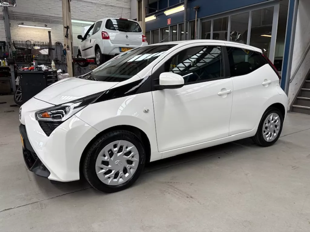 TOYOTA Aygo 1.0 VVT-i 72pk 5D x-play |  Apple carplay / Android auto | Camera | Parkeersensoren | Airco | NAP | Rijklaar prijs!