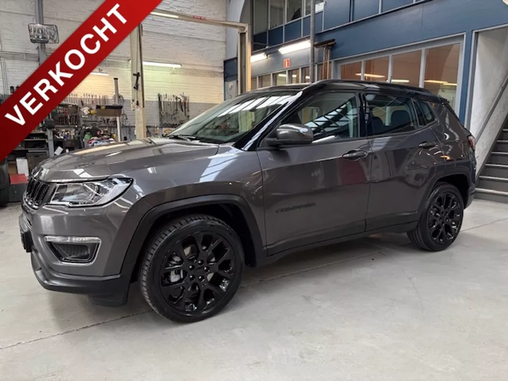 JEEP Compass 1.3 MultiAir 150pk DDCT Night Eagle | Trekhaak | Apple carplay / Android auto | Navigatie | climate control | Cruise control | NAP | Rijklaar Prijs!