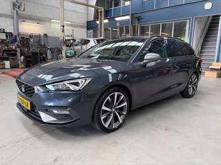 Seat Leon Sportstourer 1.5 eTSI 150pk DSG-7 FR Business Intense | Trekhaak | Apple carplay / Android auto | Beats | Alcantara | camera | 18’’ velgen | NAP | Rijklaar prijs!