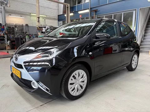 TOYOTA Aygo 1.0 VVT-i 69pk 5D x-nav | Airco | Navigatie | Camera | Dealer oh | NAP | Rijklaar prijs!