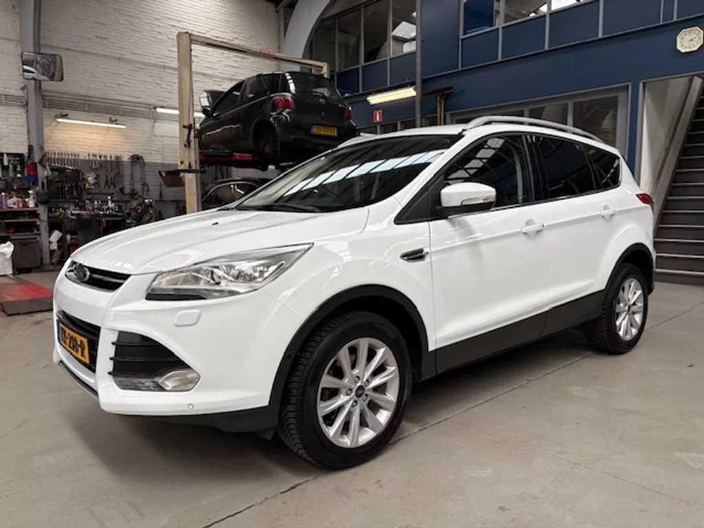 FORD Kuga 1.5 EcoBoost 150pk 2WD Titanium | Trekhaak | Navigatie | Schuif- Kanteldak | Cruise control | Pdc V+A | Ruit+ stoel verw. | NAP | Rijklaar prijs!