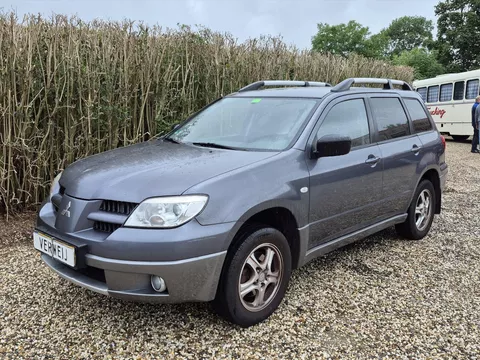 MITSUBISHI Outlander 2.0 2WD Invite | Airco | Elek. Pakket | Trekhaak | PDC